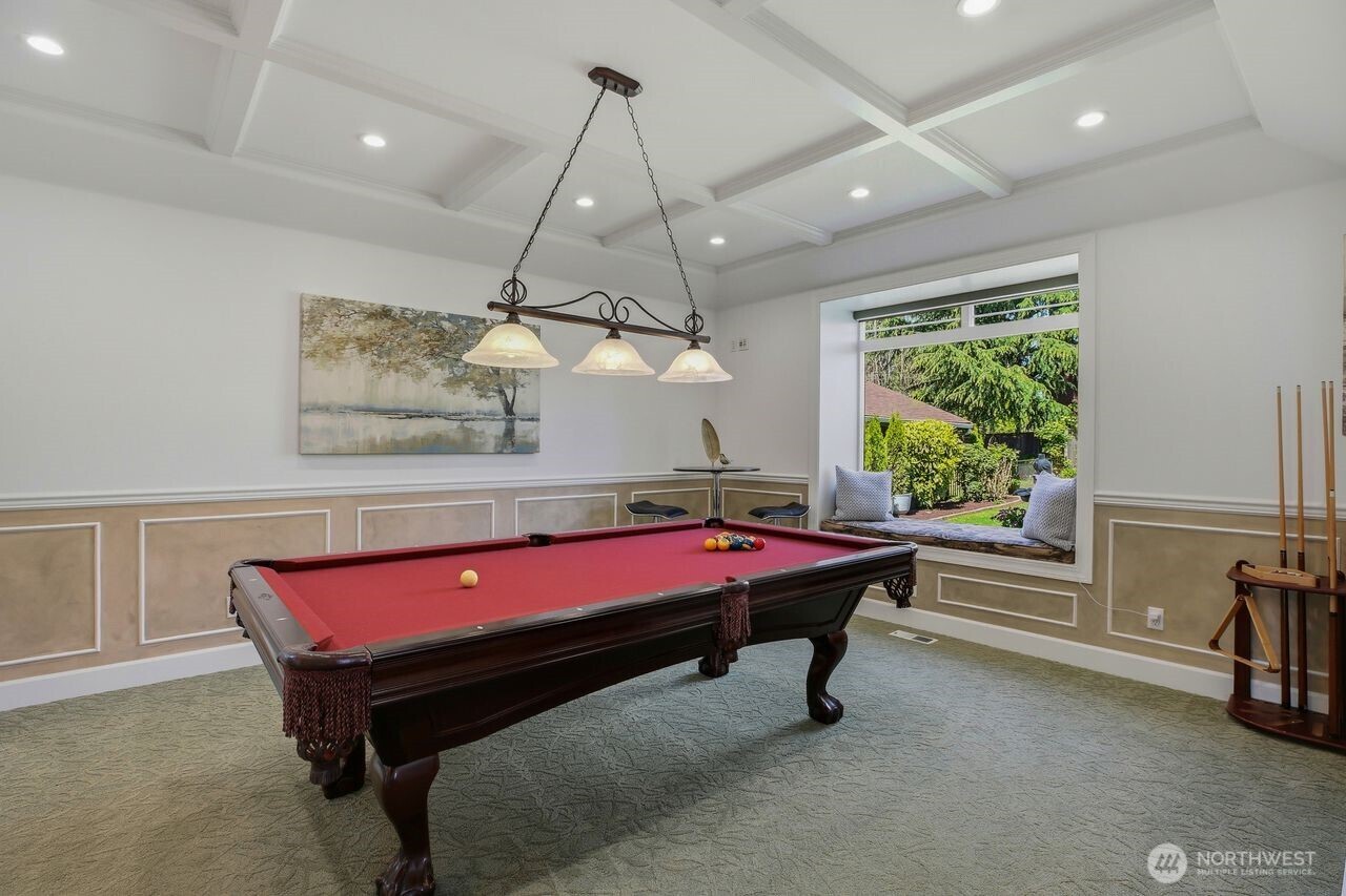 8696 Island Drive S Seattle WA 98118