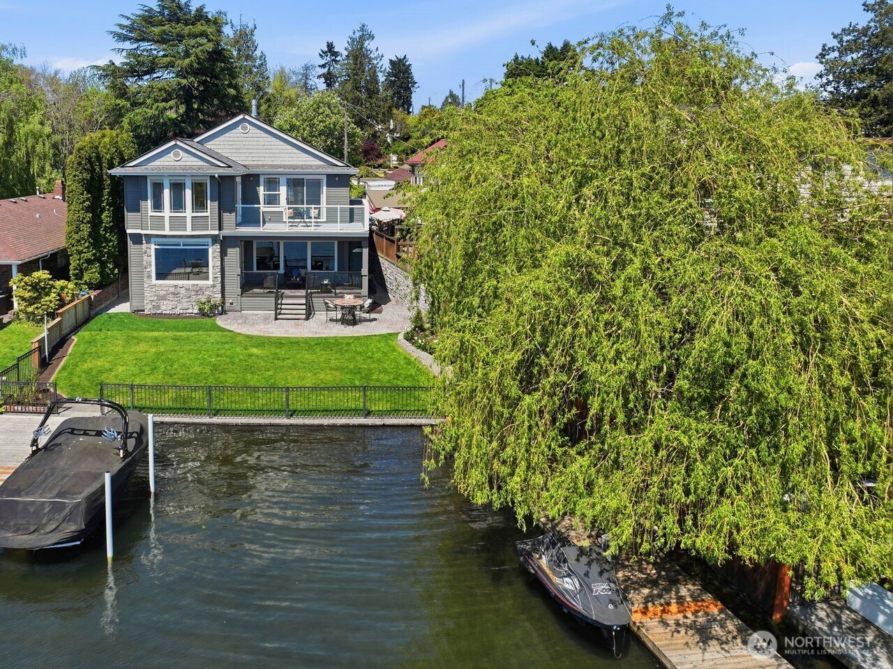 8696 Island Drive S Seattle WA 98118