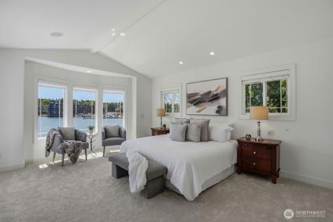 8696 Island Drive S Seattle WA 98118