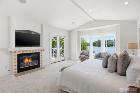 8696 Island Drive S Seattle WA 98118