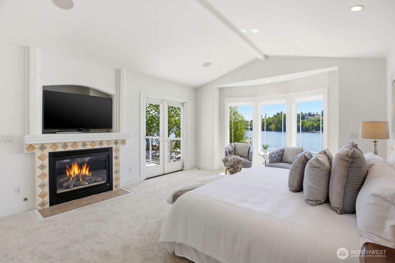 8696 Island Drive S Seattle WA 98118