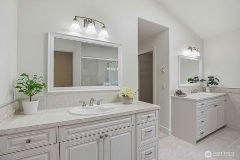 8696 Island Drive S Seattle WA 98118