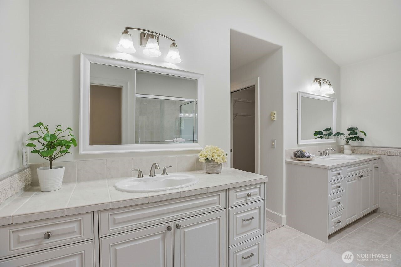 8696 Island Drive S Seattle WA 98118