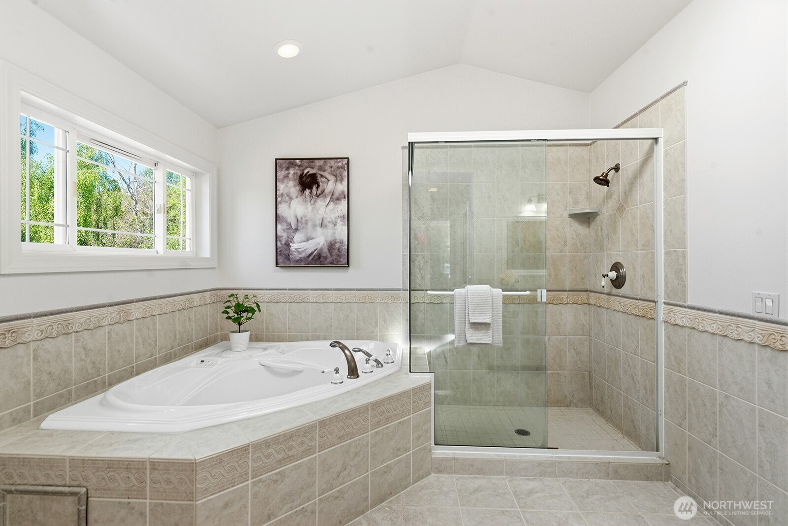8696 Island Drive S Seattle WA 98118