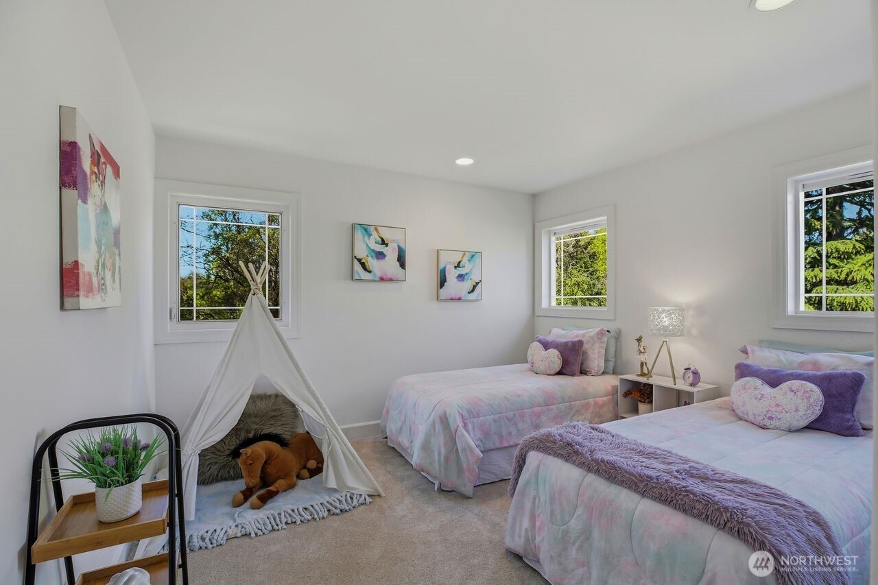 8696 Island Drive S Seattle WA 98118