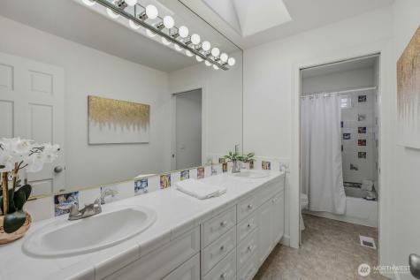 8696 Island Drive S Seattle WA 98118
