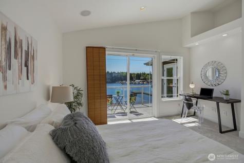 8696 Island Drive S Seattle WA 98118