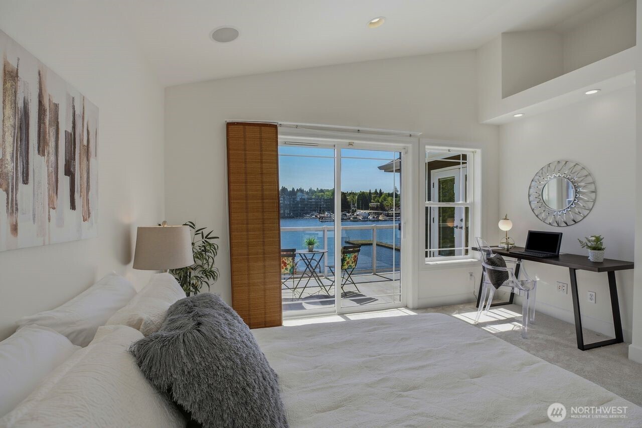 8696 Island Drive S Seattle WA 98118