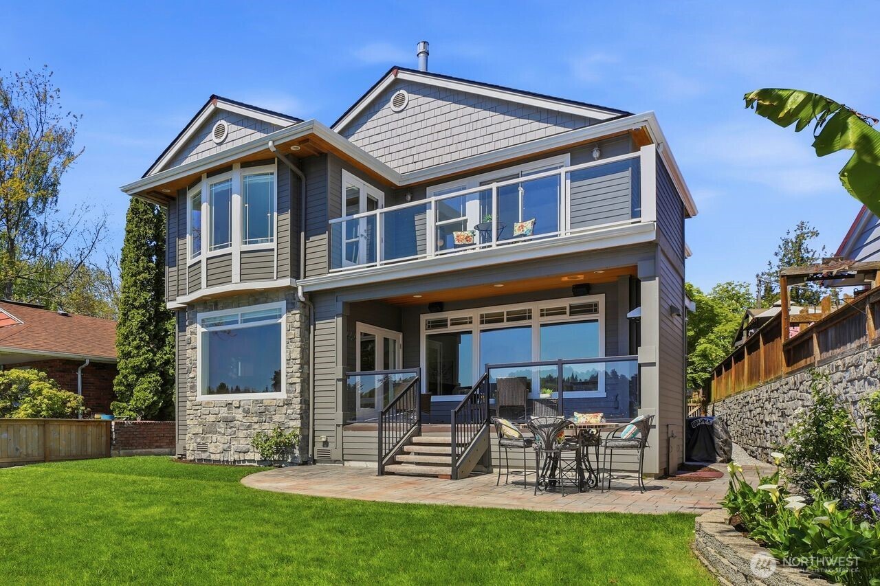 8696 Island Drive S Seattle WA 98118