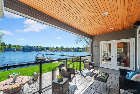 8696 Island Drive S Seattle WA 98118