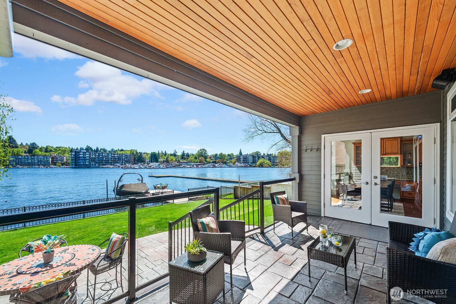 8696 Island Drive S Seattle WA 98118