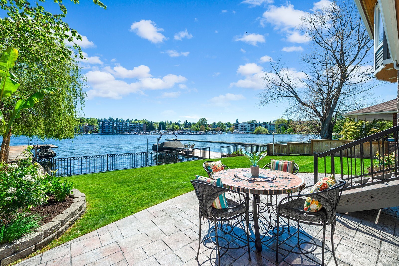 8696 Island Drive S Seattle WA 98118