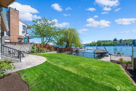 8696 Island Drive S Seattle WA 98118