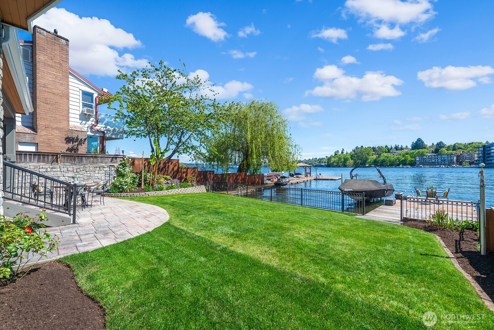 8696 Island Drive S Seattle WA 98118