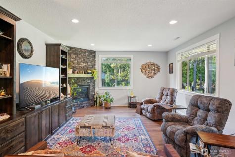 130 Zephyr Drive Silverlake WA 98645