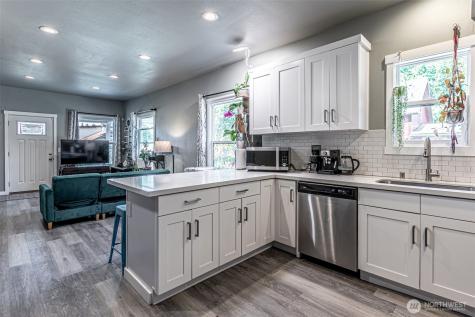 6827 S Thompson Avenue Tacoma WA 98408