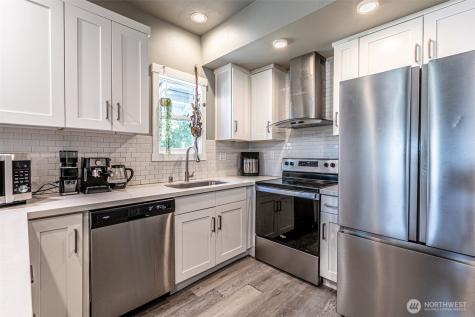 6827 S Thompson Avenue Tacoma WA 98408