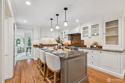 10331 NE 19th Place Bellevue WA 98004