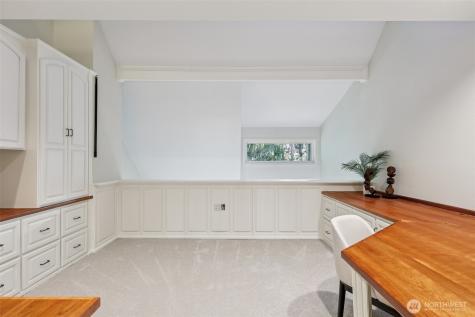 10331 NE 19th Place Bellevue WA 98004