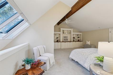 10331 NE 19th Place Bellevue WA 98004