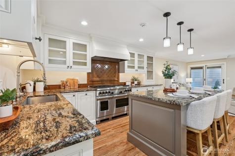 10331 NE 19th Place Bellevue WA 98004