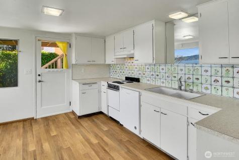 10742 Lakeside Avenue NE Seattle WA 98125