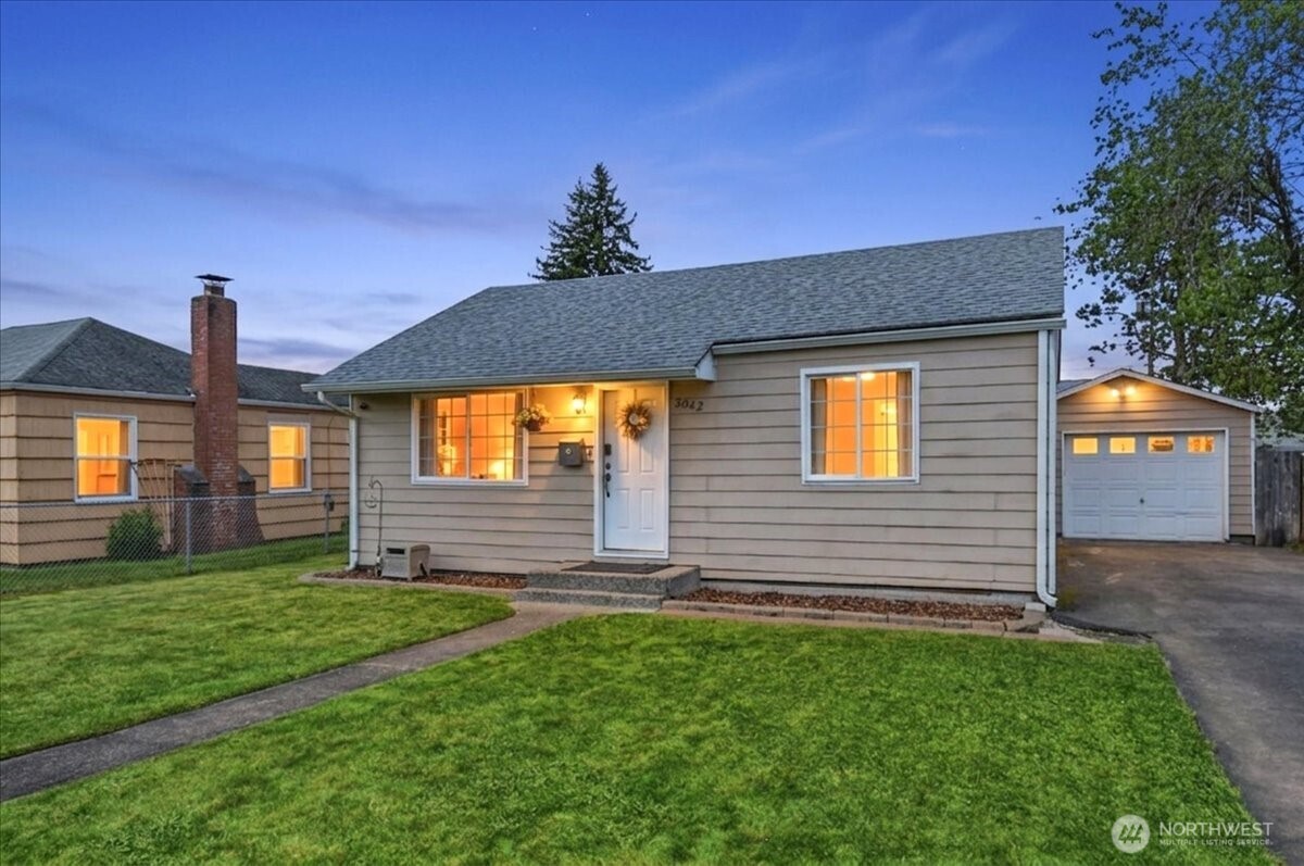 3042 Field Street Longview WA 98632
