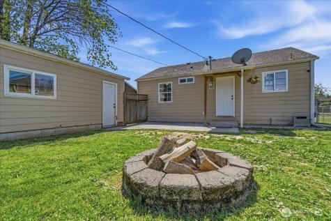 3042 Field Street Longview WA 98632