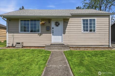 3042 Field Longview WA 98632