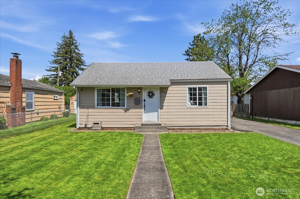 3042 Field Street Longview WA 98632