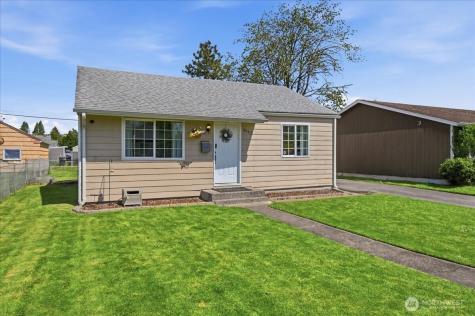 3042 Field Longview WA 98632