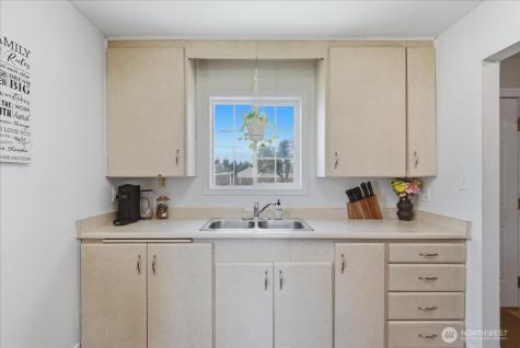 3042 Field Street Longview WA 98632
