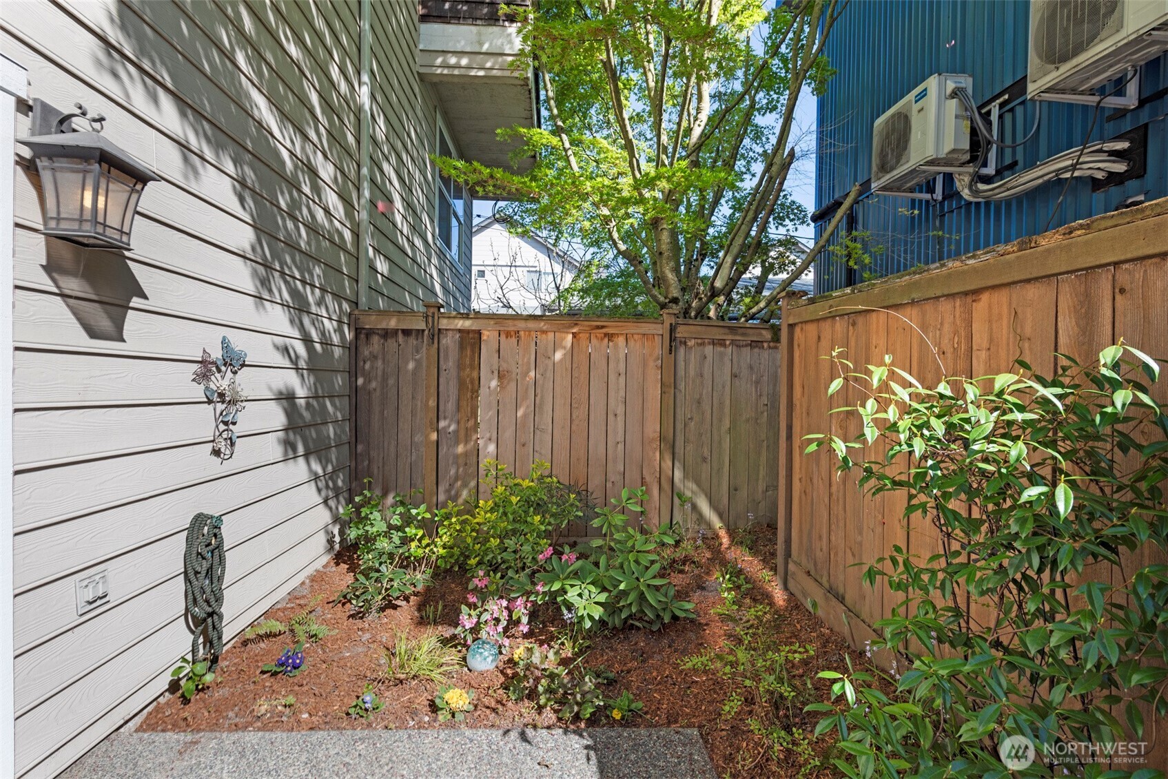 3425 21st Avenue W Seattle WA 98199