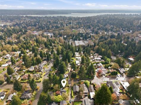 9617 15th Avenue NE Seattle WA 98115