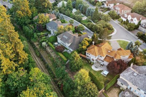 2070 277th Avenue SE Sammamish WA 98075