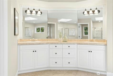 2070 277th Avenue SE Sammamish WA 98075