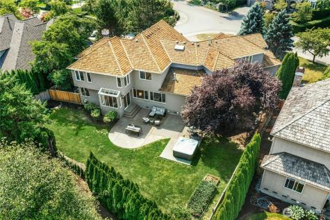 2070 277th Avenue SE Sammamish WA 98075