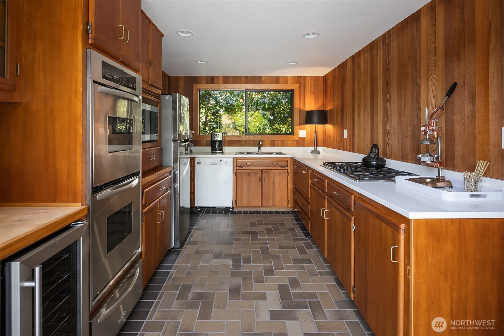 9242 NE 14th Street Clyde Hill WA 98004