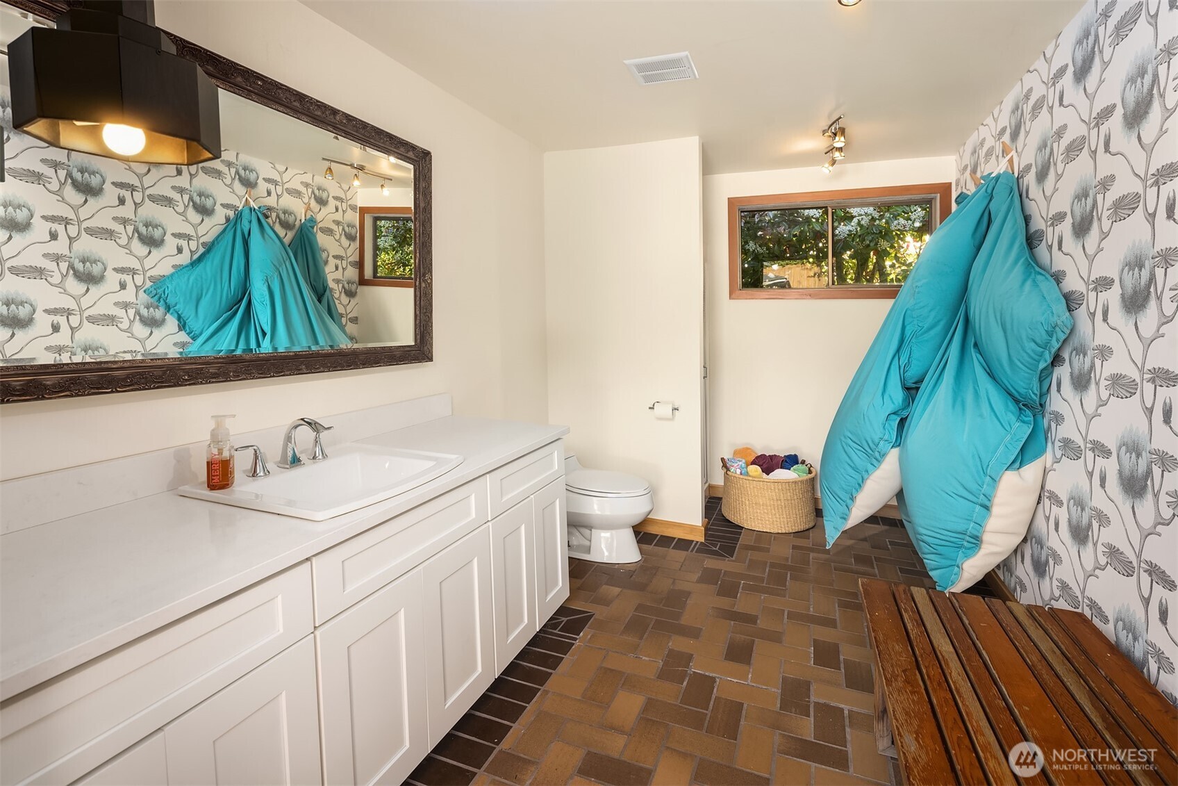 9242 NE 14th Street Clyde Hill WA 98004