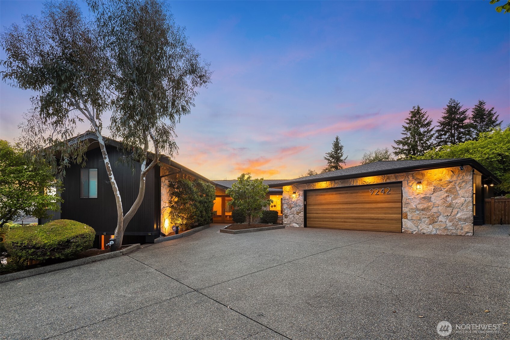 9242 NE 14th Street Clyde Hill WA 98004
