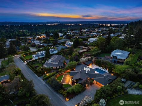9242 NE 14th Street Clyde Hill WA 98004