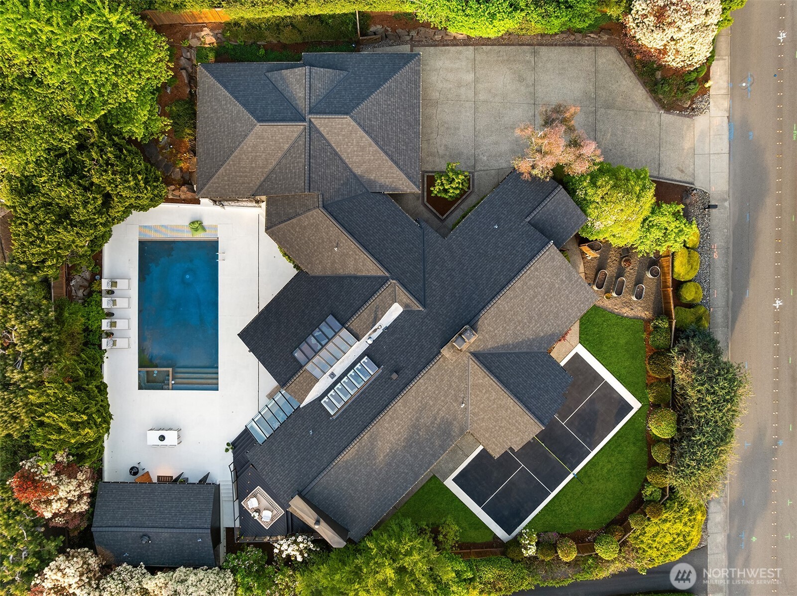 9242 NE 14th Street Clyde Hill WA 98004