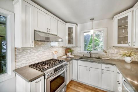 7920 28th Avenue SW Seattle WA 98126