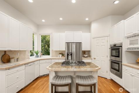 4936 163rd Place SE Bellevue WA 98006