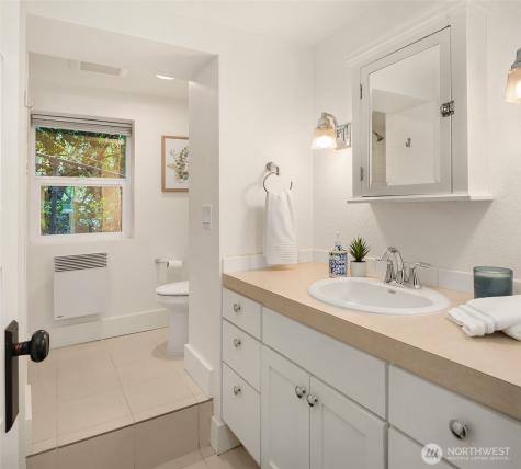 664 32nd Avenue E Seattle WA 98112