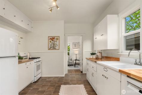 664 32nd Avenue E Seattle WA 98112