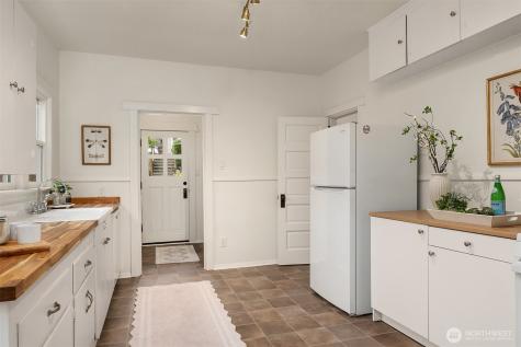 664 32nd Avenue E Seattle WA 98112