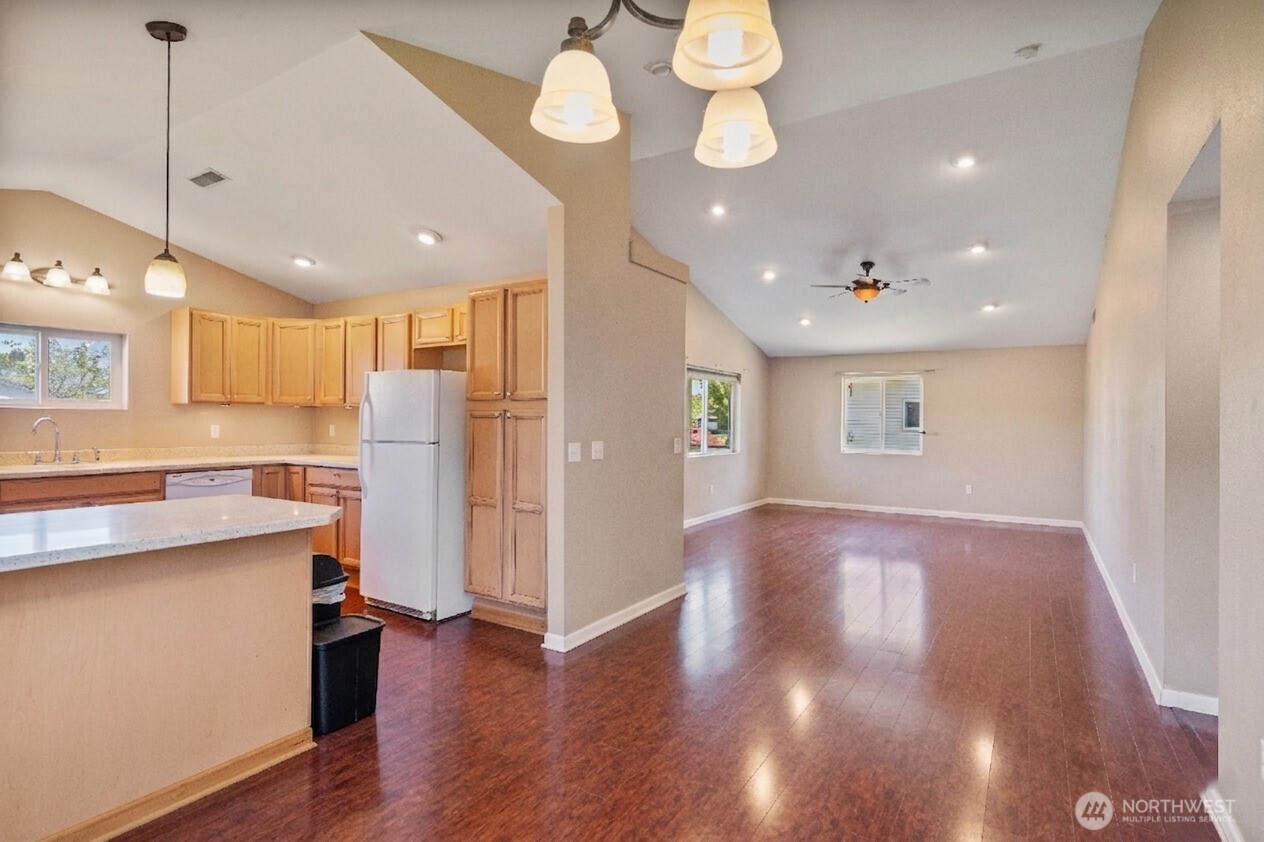 928 W Cherry Street Centralia WA 98531