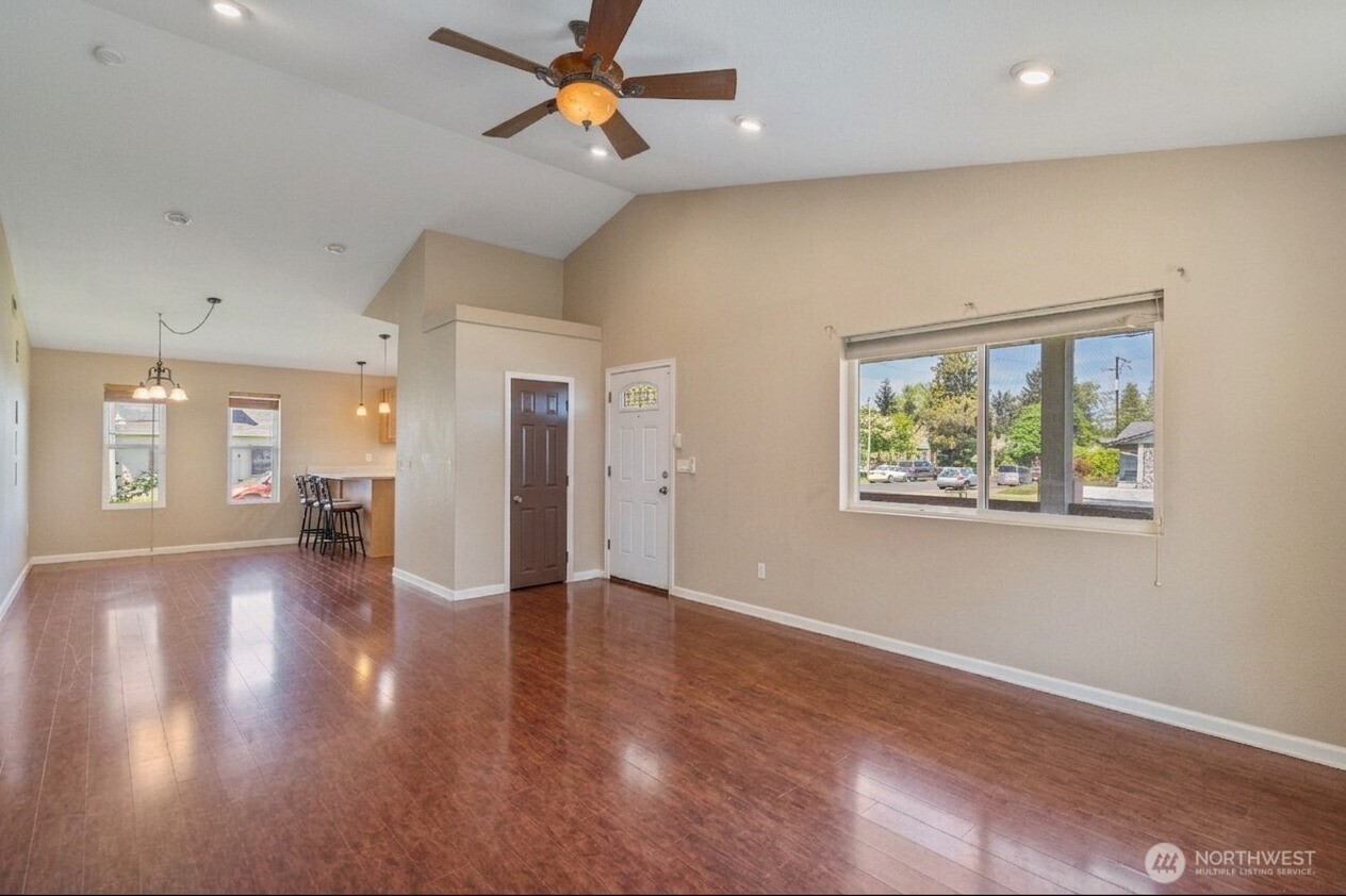 928 W Cherry Street Centralia WA 98531