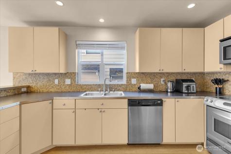 1719 SW Henderson Street Seattle WA 98106